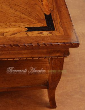 Tavolino da salotto stile classico in legno intarsiato made in Italy